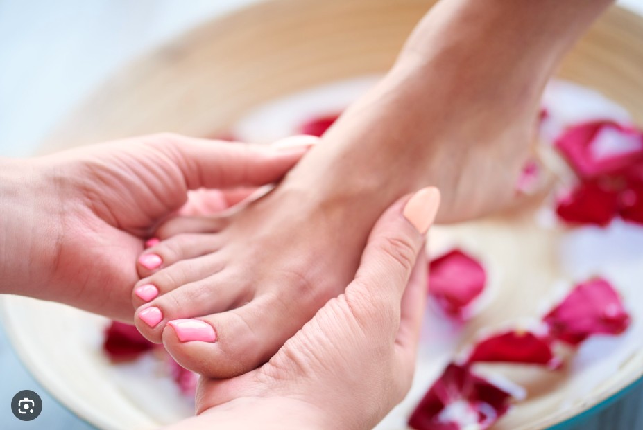 Ritual de pés com flores